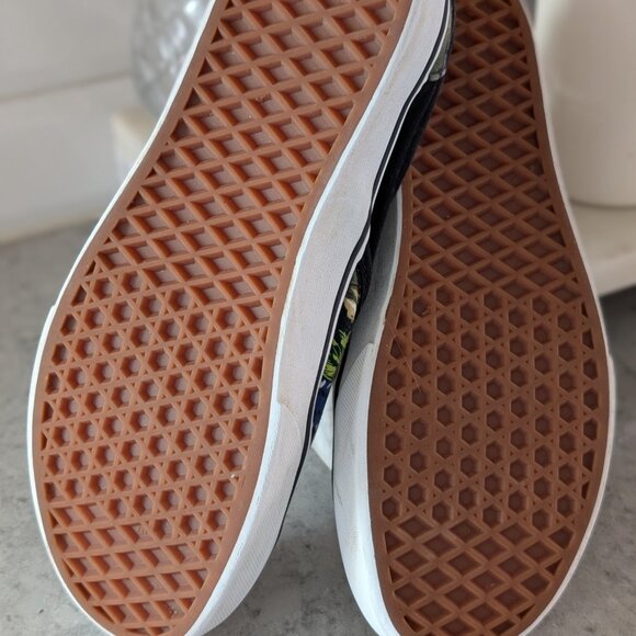 Vans Classic Slip-On Fruit Skull Shoes – Unisex Size 7.5 - - Picture 5 of 6